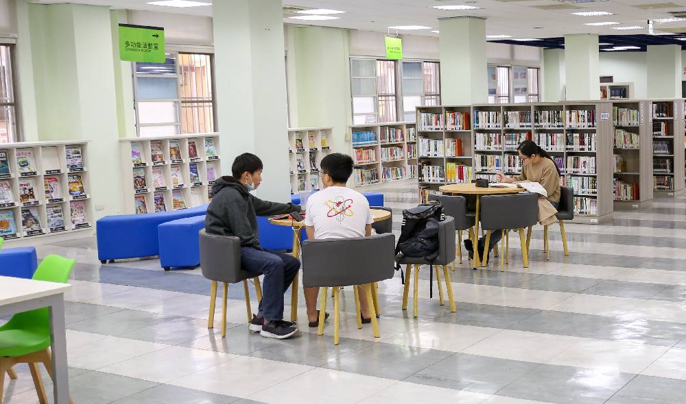 坪林分館更換舒適的桌椅 優質的閱覽空間吸引民眾造訪